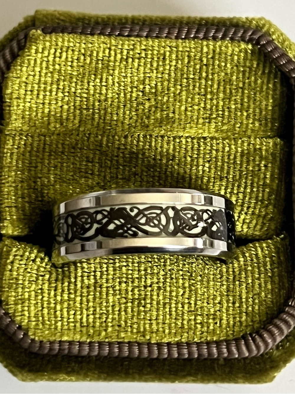 Classic/Sleek Design Titanium Polished Silver w/ Black Detailing 8mm Size 10